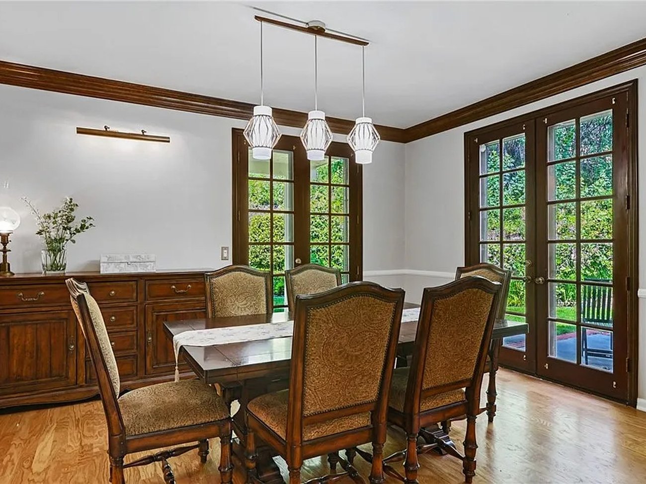 Traditional dining room before remodel
