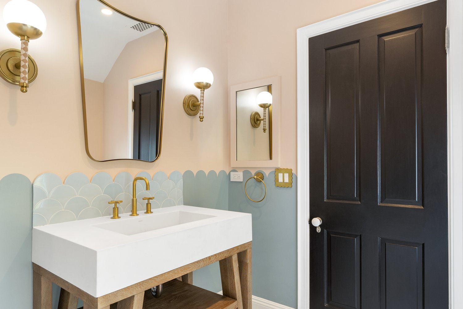 Spa-style bathroom in Pacific Palisades